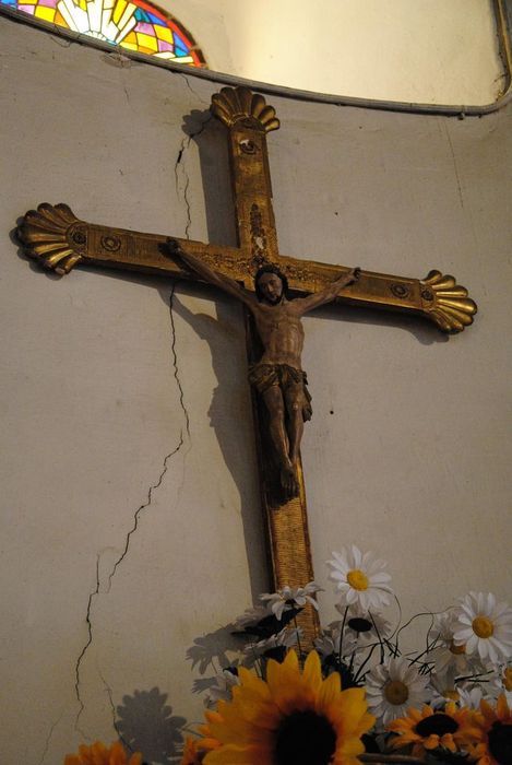 tabernacle avec porte du Christ portant sa croix et entablement, vue partielle