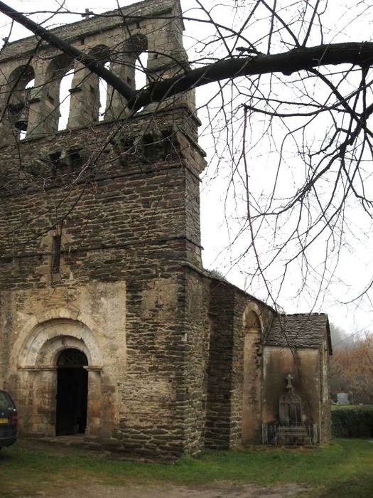 Eglise : Façade occidentale, vue partielle