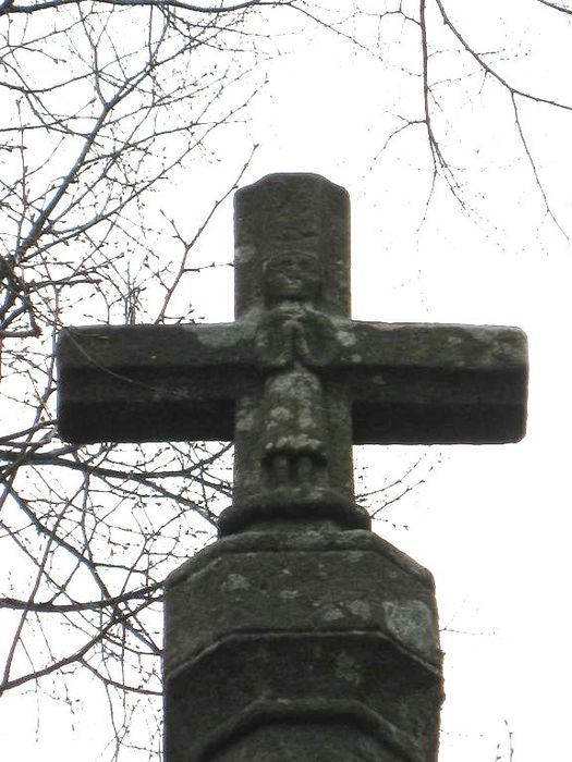 Eglise, croix du cimetière