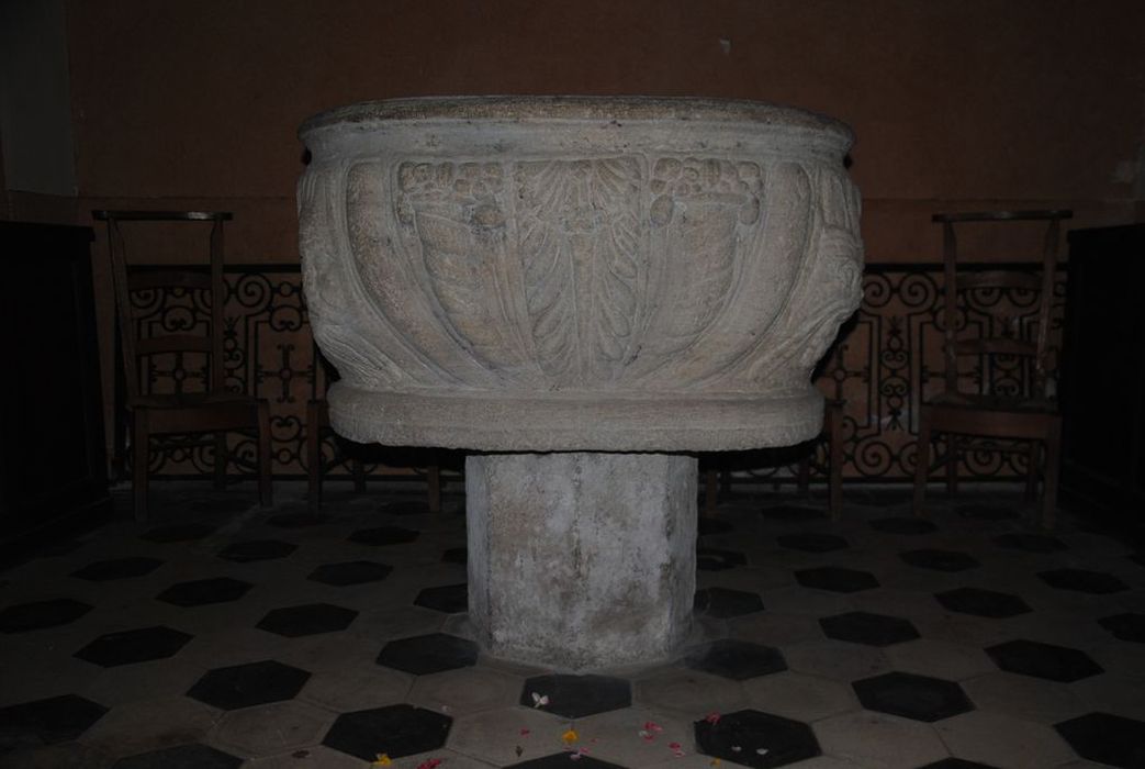 fonts baptismaux - © Ministère de la Culture (France), Médiathèque de l'architecture et du patrimoine, Conservation des antiquités et des objets d’art de l’Ardèche – Tous droits réservés