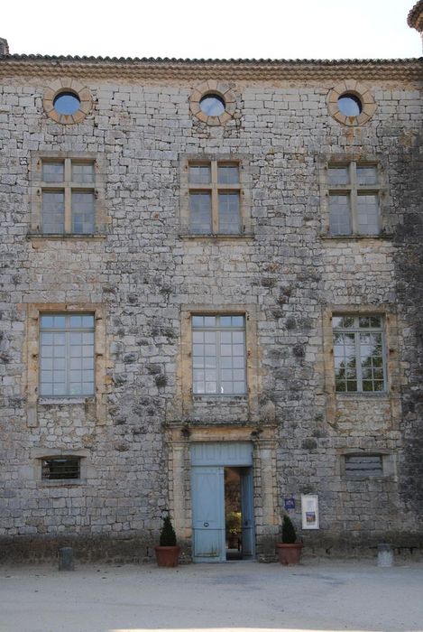 Château : Façade nord-ouest, vue partielle