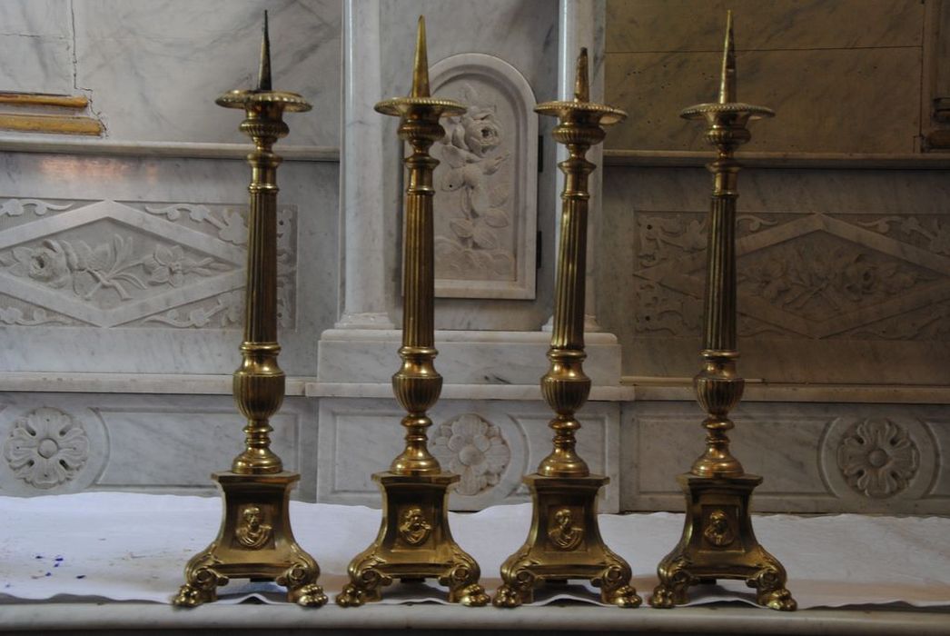 chandeliers d'autel de la chapelle de la Vierge