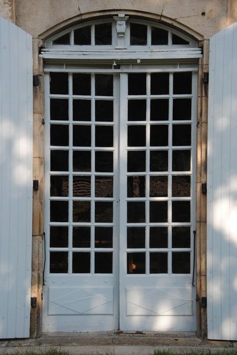 décor intérieur du grand salon, vantaux de porte, vue générale