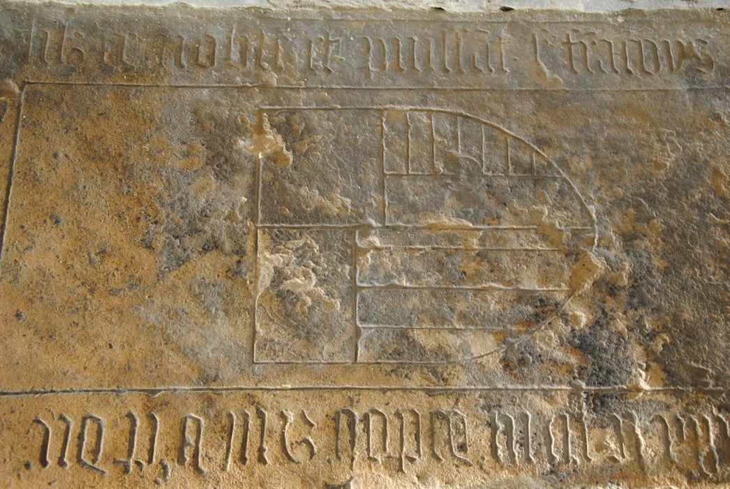 dalle funéraire, détail
