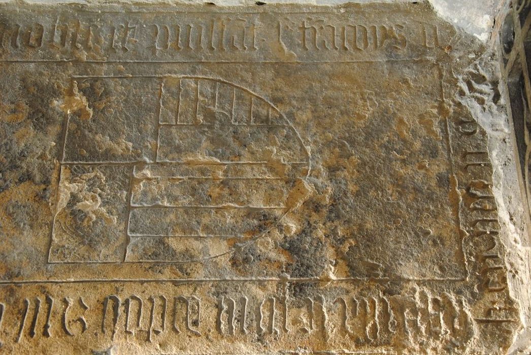 dalle funéraire, détail