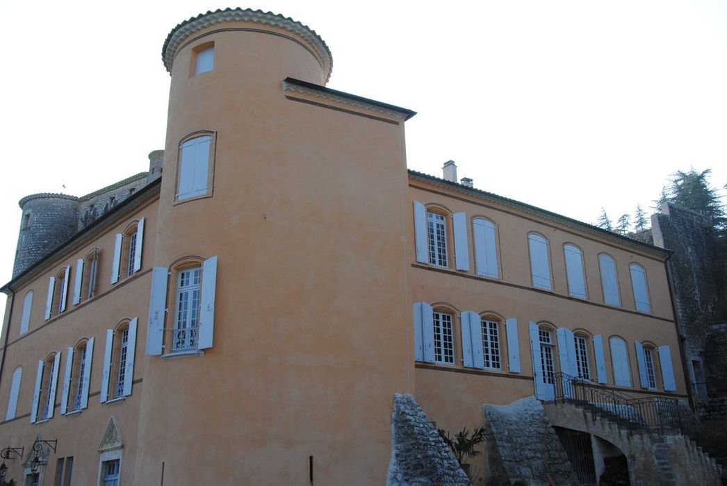 Château de Baumefort : Façades nord et est, vue partielle