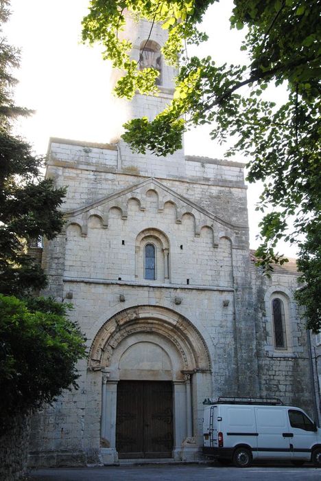 Eglise :  Façade occidentale, vue générale