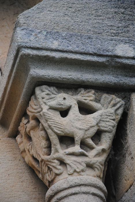 Eglise : Chevet, détail d’un chapiteau