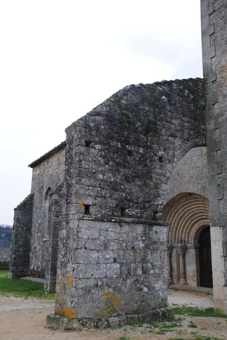 Eglise : Chevet, façade latérale nord, vue partielle