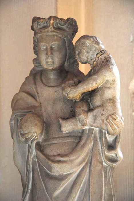 statue : Vierge à l'Enfant, vue partielle - © Ministère de la Culture (France), Médiathèque du patrimoine et de la photographie, Conservation des antiquités et des objets d’art de l’Ardèche – Tous droits réservés