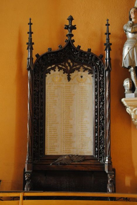 cadre : encadrement du Monument aux Morts - © Ministère de la Culture (France), Conservation des antiquités et des objets d’art de l’Ardèche – Tous droits réservés