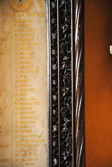 cadre : encadrement du Monument aux Morts, détail - © Ministère de la Culture (France), Médiathèque du patrimoine et de la photographie, Conservation des antiquités et des objets d’art de l’Ardèche – Tous droits réservés