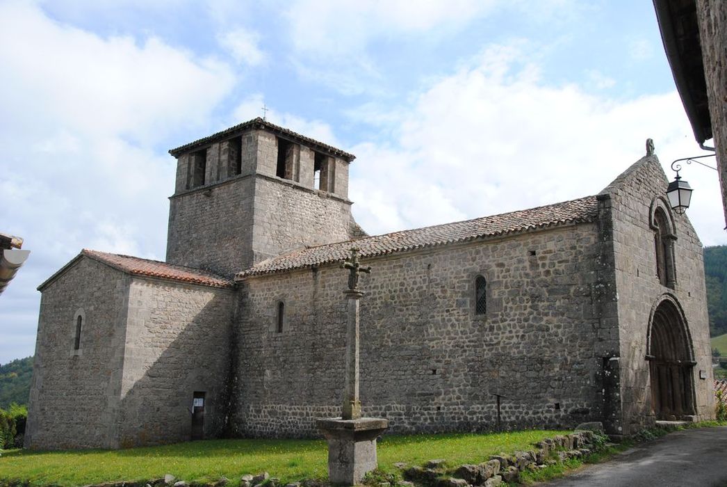 Eglise de Veyrines : Ensemble nord-ouest, vue générale