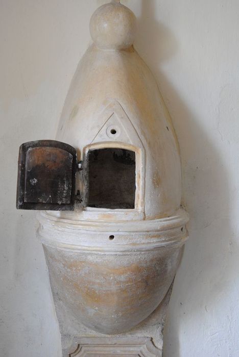 fonts baptismaux, vue partielle - © Ministère de la Culture (France), Médiathèque du patrimoine et de la photographie, Conservation des antiquités et des objets d’art de l’Ardèche – Tous droits réservés
