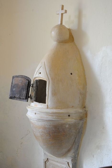 fonts baptismaux, vue partielle - © Ministère de la Culture (France), Médiathèque du patrimoine et de la photographie, Conservation des antiquités et des objets d’art de l’Ardèche – Tous droits réservés