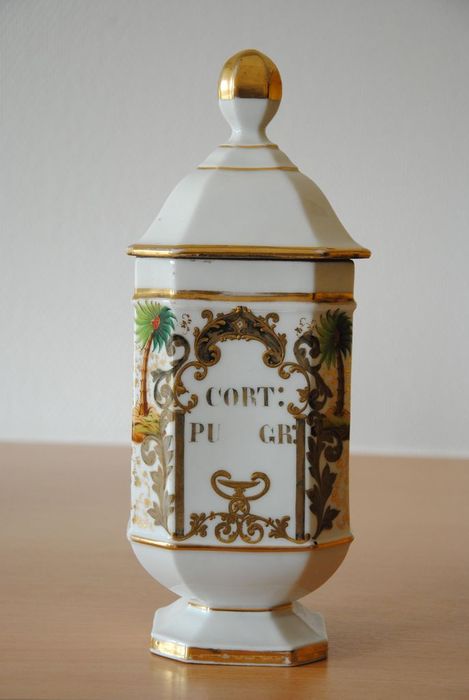 pot à pharmacie : Cort :  pu(??)gr :