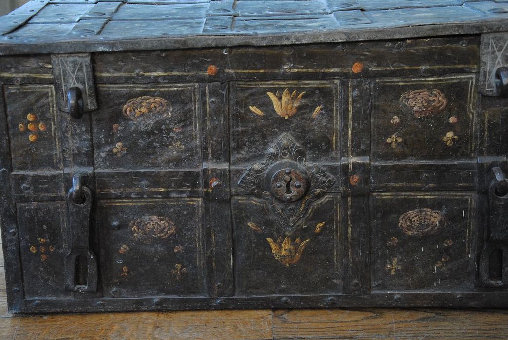 coffre, vue partielle - © Ministère de la Culture (France), Médiathèque du patrimoine et de la photographie, Conservation des antiquités et des objets d’art de l’Ardèche – Tous droits réservés