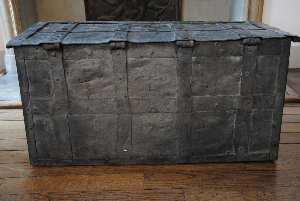 coffre, arrière, vue générale - © Ministère de la Culture (France), Médiathèque du patrimoine et de la photographie, Conservation des antiquités et des objets d’art de l’Ardèche – Tous droits réservés