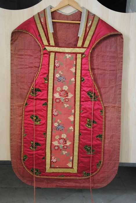 chasuble (ornement rouge)