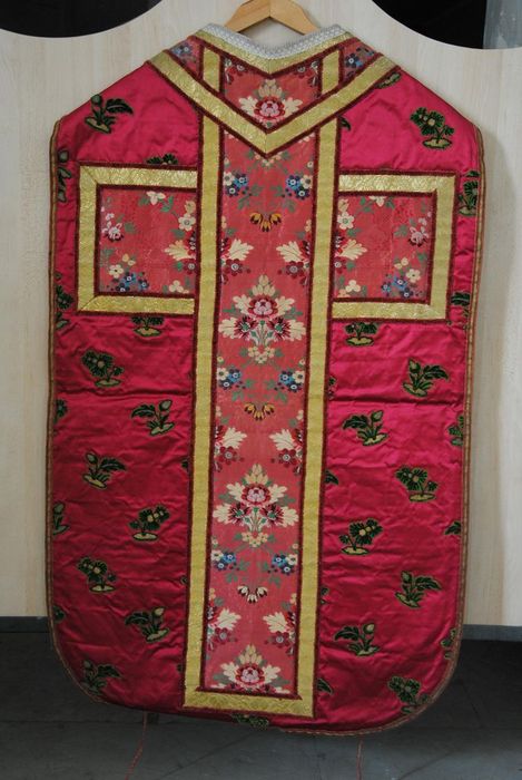 chasuble (ornement rouge)