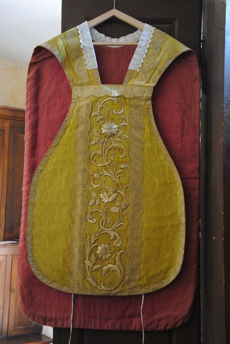 chasuble (ornement jaune)