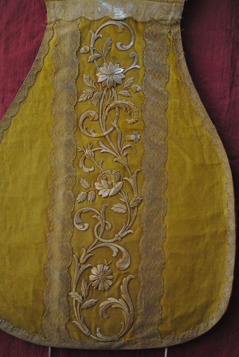 chasuble (ornement jaune), détail