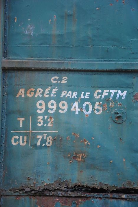 matériel de transport ferroviaire : remorque routière, type UFR, à voie métrique, 999 405, détail