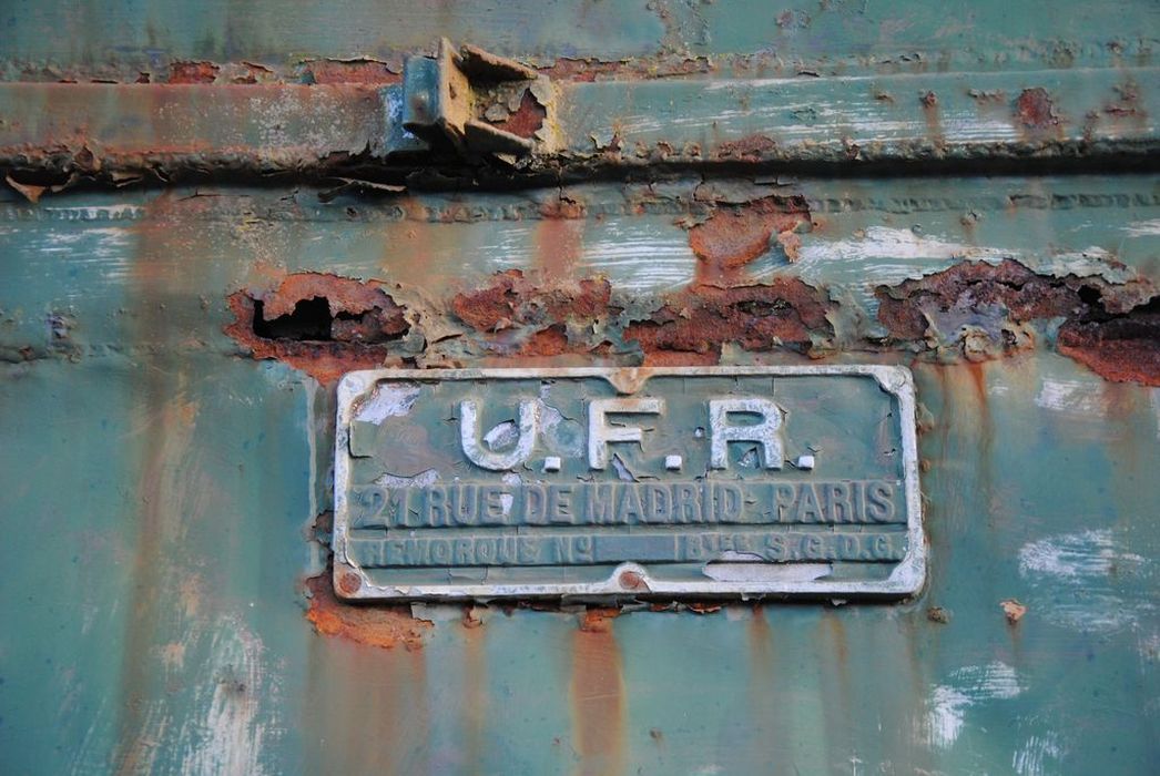 matériel de transport ferroviaire : remorque routière, type UFR, à voie métrique, 999 405, détail