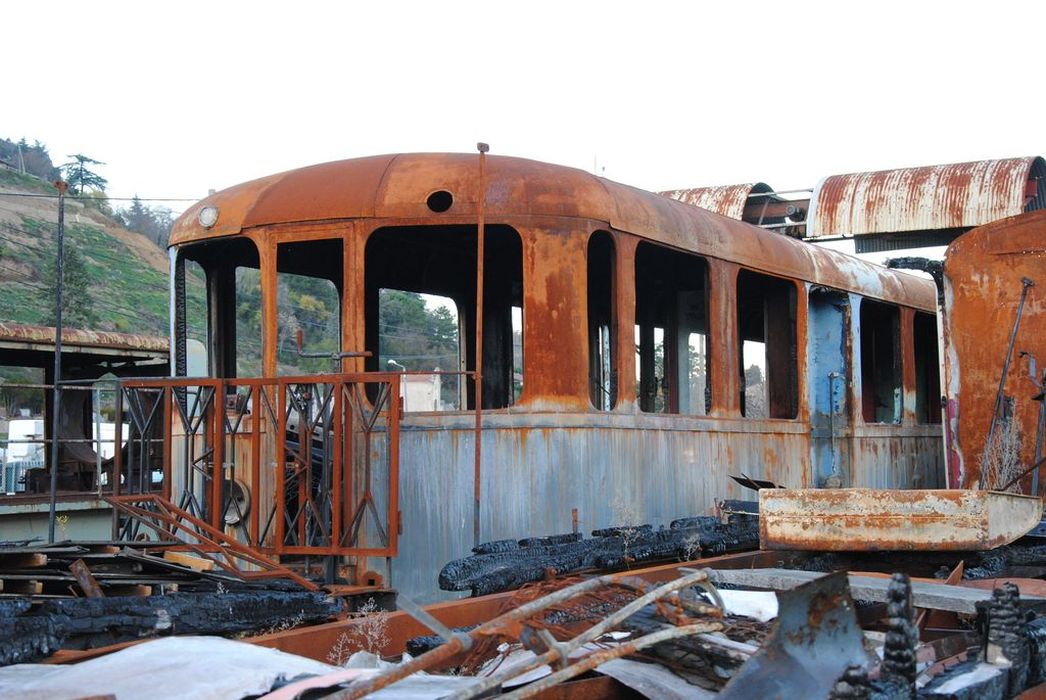 locomotive, voiture à voyageurs : autorail double articulé, Brissonneau et Lotz, à voie métrique, ZM8-ZR4