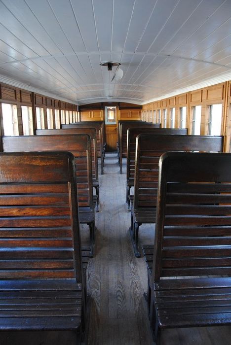 voiture à voyageurs à bogies, à voie métrique, B 103, vue générale de l'espace intérieur - © Ministère de la Culture (France), Conservation des antiquités et des objets d’art de l’Ardèche – Tous droits réservés