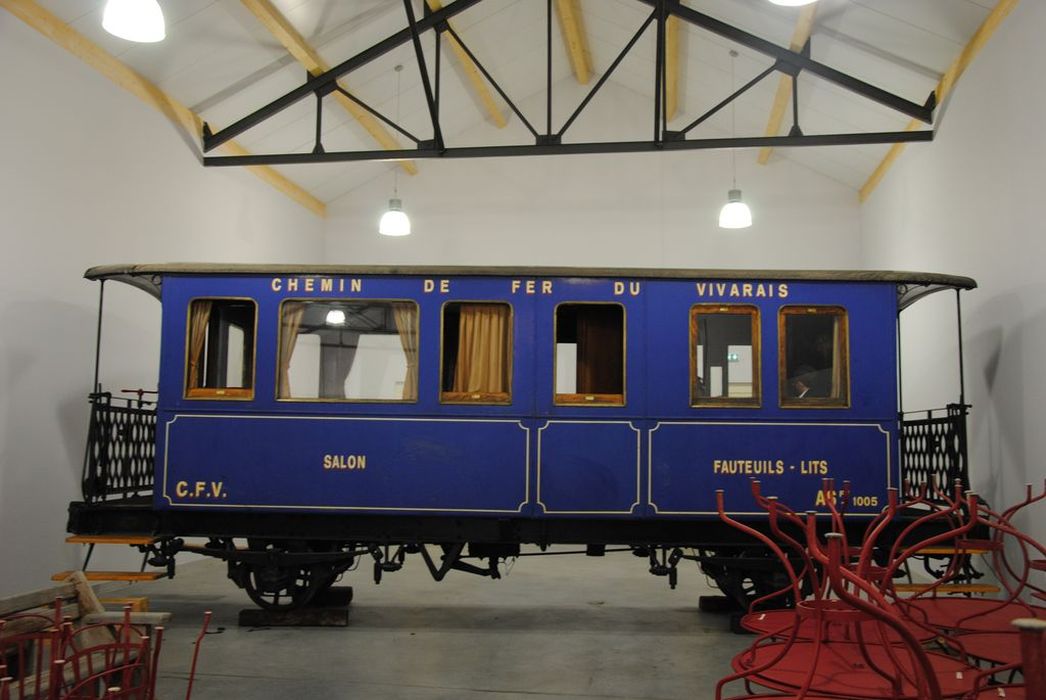voiture à voyageurs : voiture-salon à essieux parallèles, à voie métrique, AS 1005 - © Ministère de la Culture (France), Conservation des antiquités et des objets d’art de l’Ardèche – Tous droits réservés