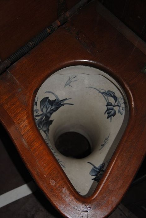 voiture à voyageurs : voiture-salon à essieux parallèles, à voie métrique, AS 1005, détail des toilettes