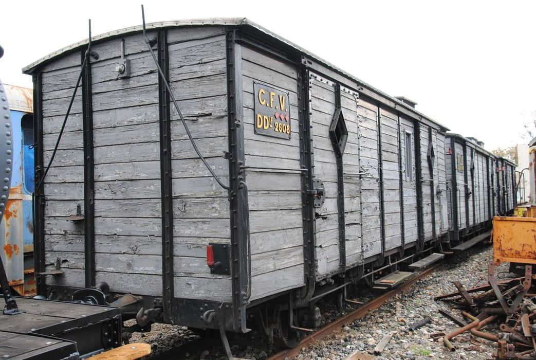 wagon fourgon à essieux parallèles, à voie métrique, DDIFV 2608