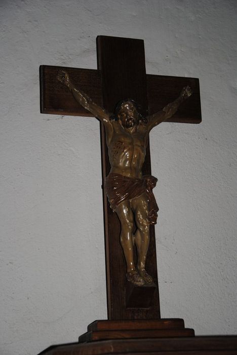 Statue : Christ en croix