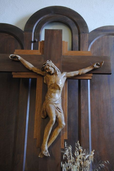 Statue : Christ en croix