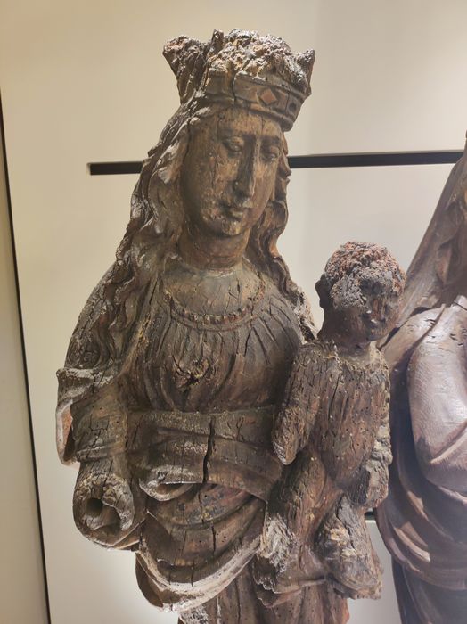 statue : Vierge à l'Enfant, vue partielle