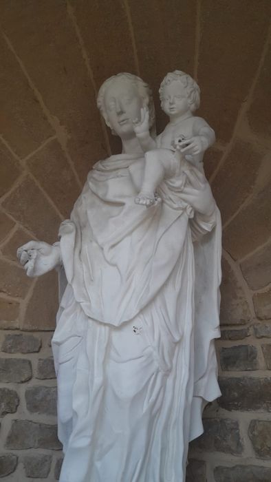 statue : Vierge à l'Enfant, vue partielle