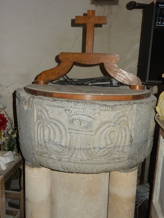 fonts baptismaux (cuve baptismale)