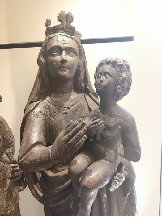 statue : Vierge à l'Enfant, vue partielle