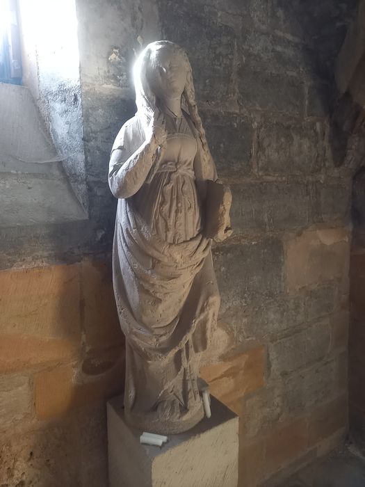 statue : Sainte femme