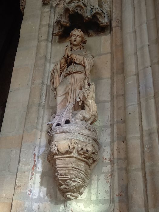 Groupe sculpté : sainte Marguerite