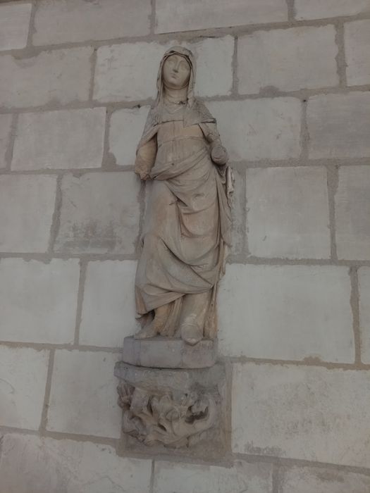 Statue : sainte Claire