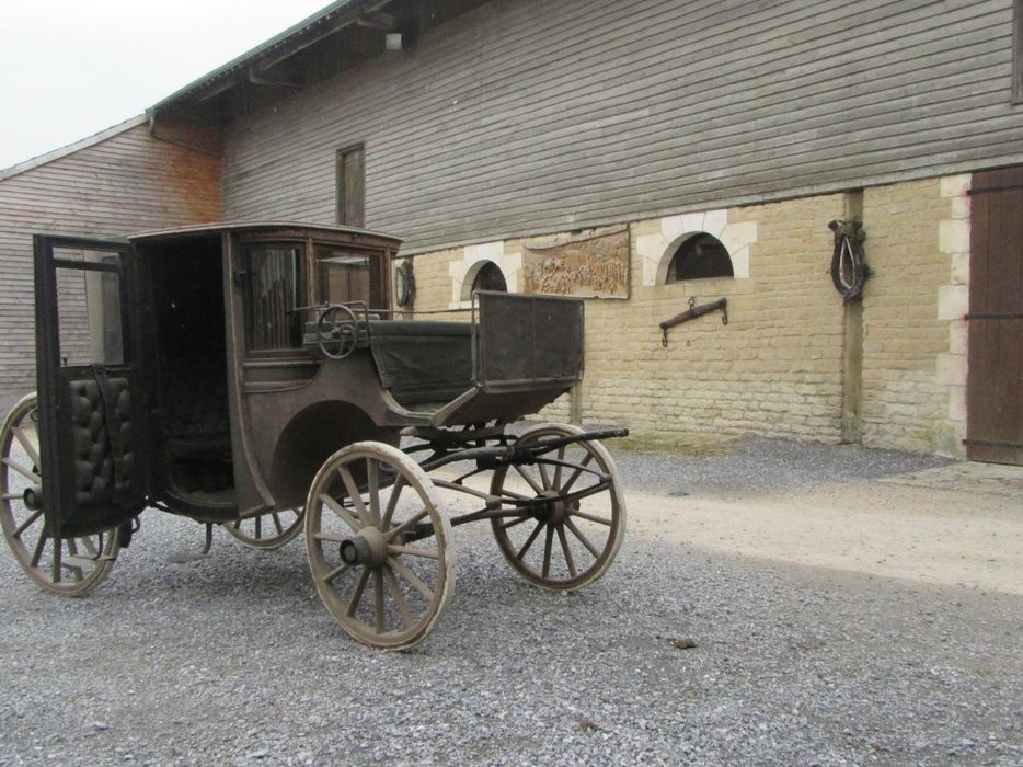 coupé trois quarts n°12123 - © Ministère de la Culture (France), Conservation des antiquités et des objets d’art des Ardennes – Tous droits réservés