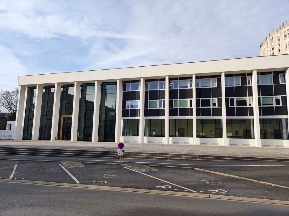 façade antérieure, vue partielle