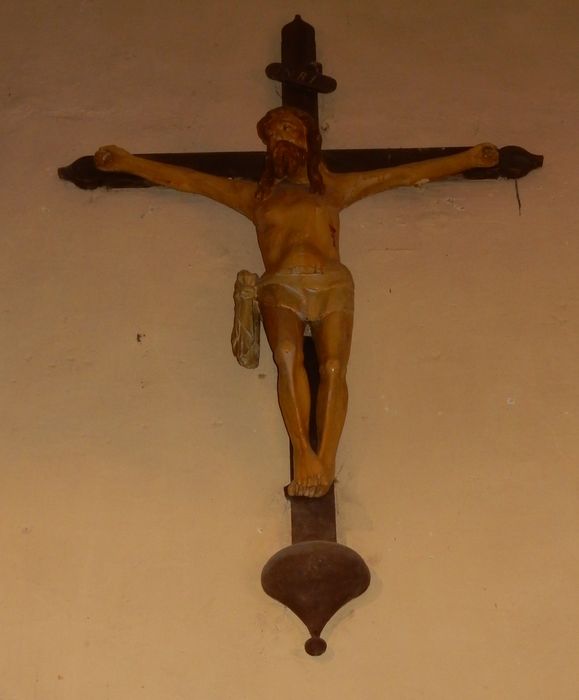 statue : Christ en croix