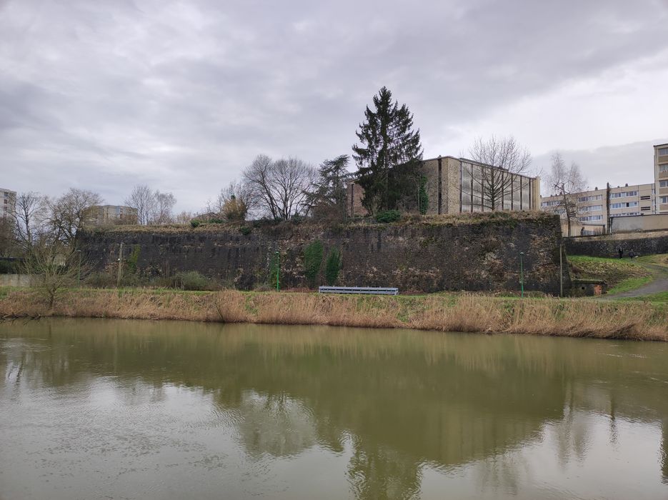 vue partielle de l’enceinte