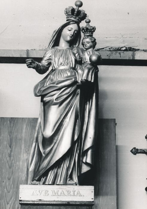 statue : Vierge à l'Enfant