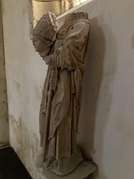 statue : saint Nicaise céphalophore