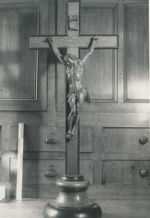 statue : Christ en croix - © Ministère de la Culture (France), Conservation des antiquités et des objets d’art des Ardennes – Tous droits réservés 