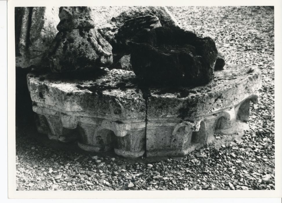 chapiteaux (fragments lapidaires)